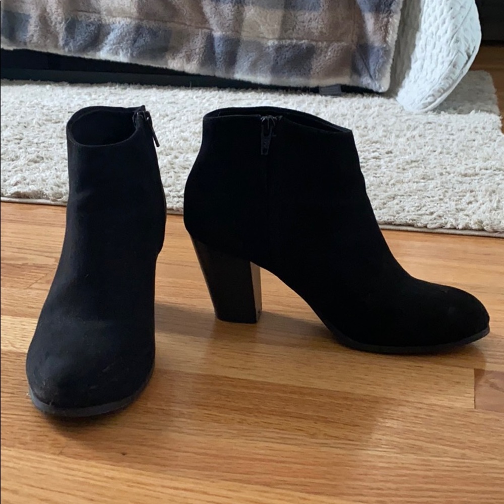 Black Old Navy Ankle Booties!